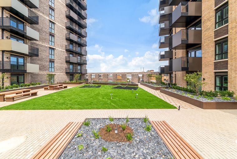 1 bedroom apartment for sale - Image 3