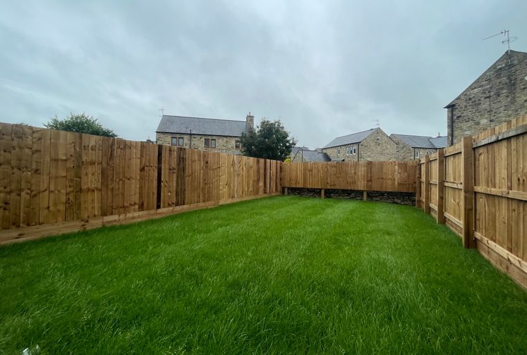 2 bedroom house for sale - Image 3
