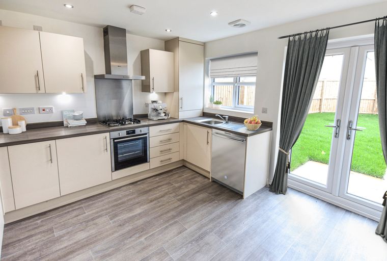 2 bedroom house for sale - Image 1