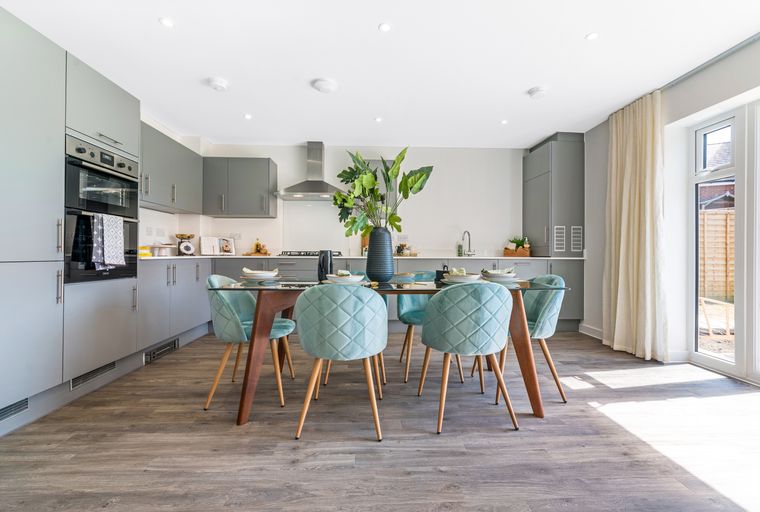 4 bedroom house for sale - Image 1