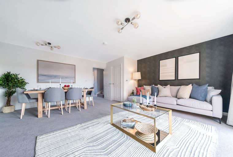 2 bedroom house for sale - Image 2