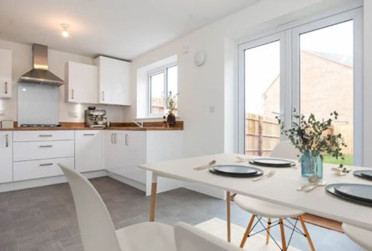 3 bedroom house for sale - Image 3