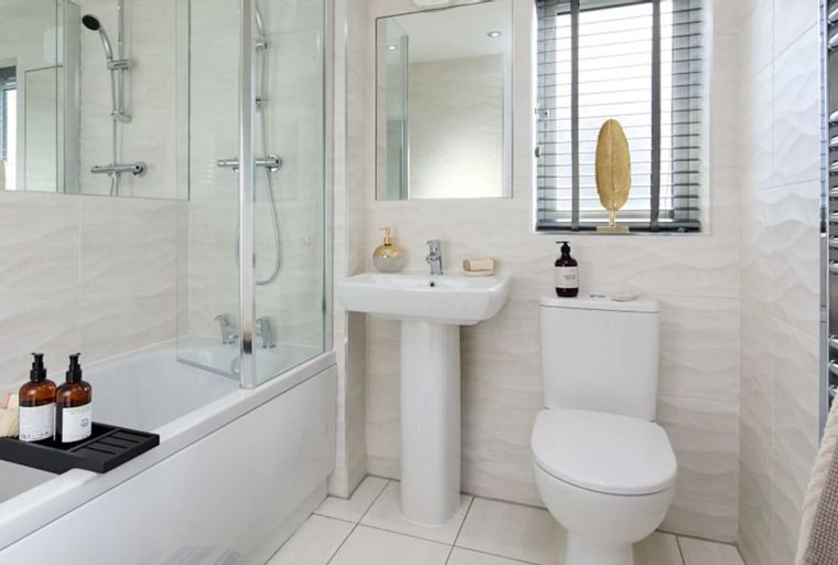 3 bedroom house for sale - Image 3