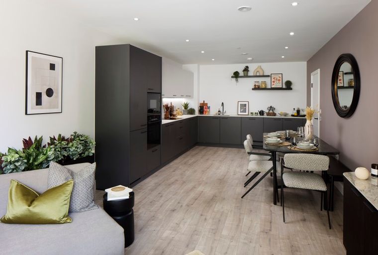 3 bedroom apartment for sale - Image 1