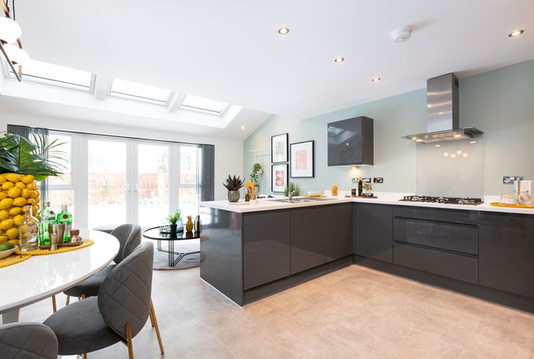 3 bedroom house for sale - Image 1