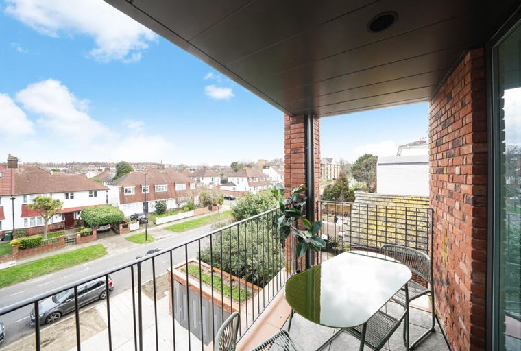 2 bedroom apartment for sale - Image 2