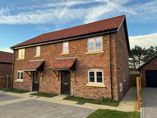Manor View in Halesworth - view