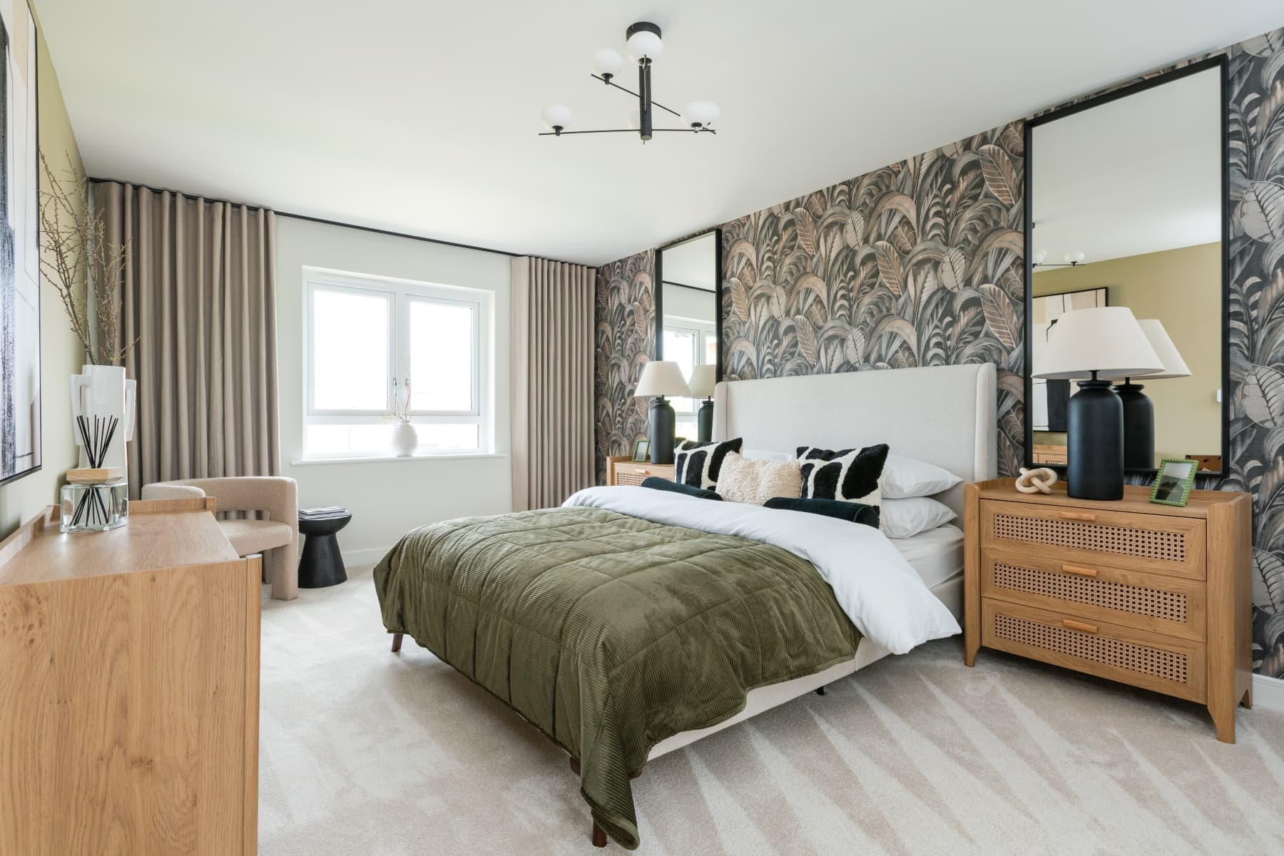 3 bedroom detached with impressive main bedroom - Image 1
