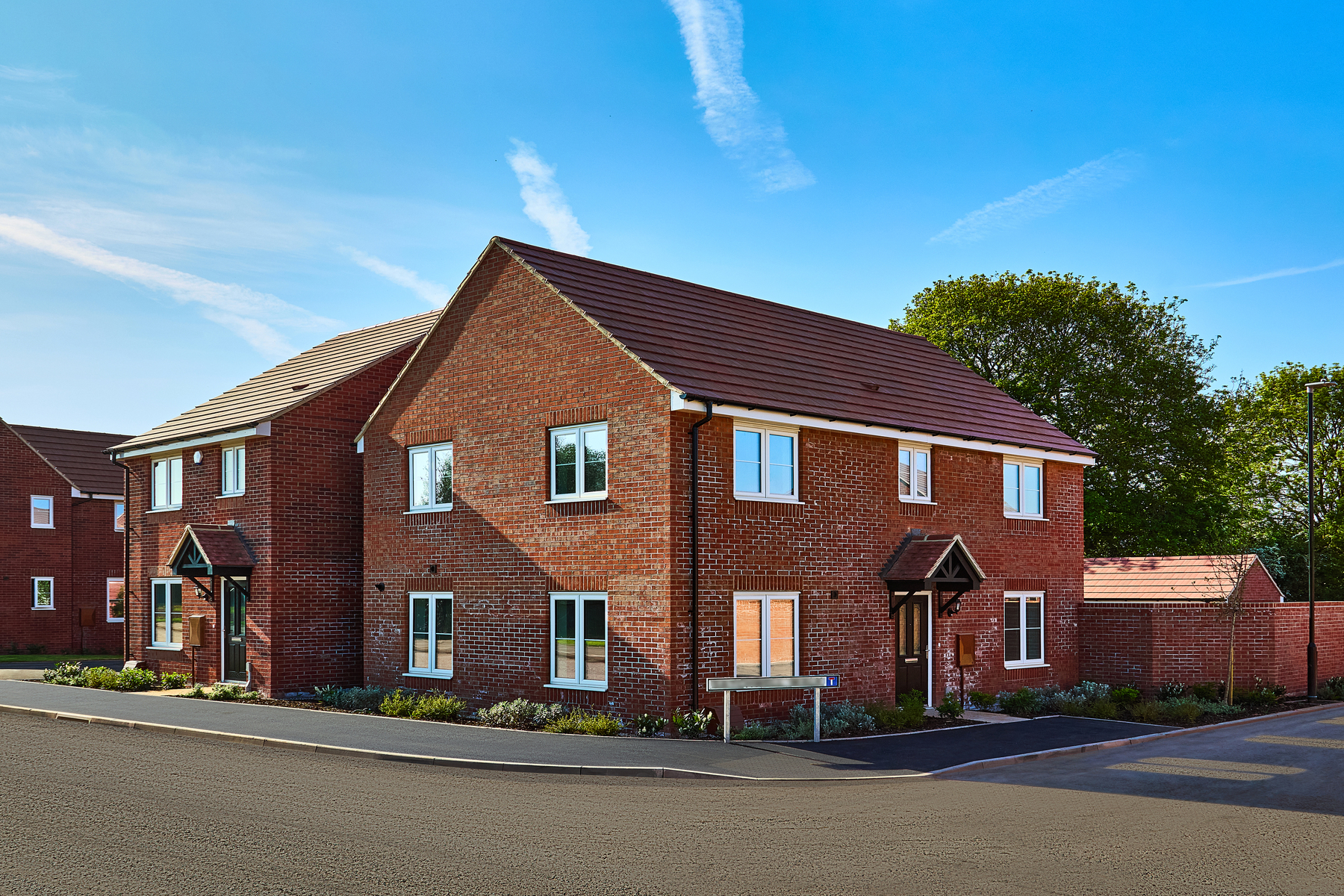 4 bedroom detached with south facing garden - Image 1