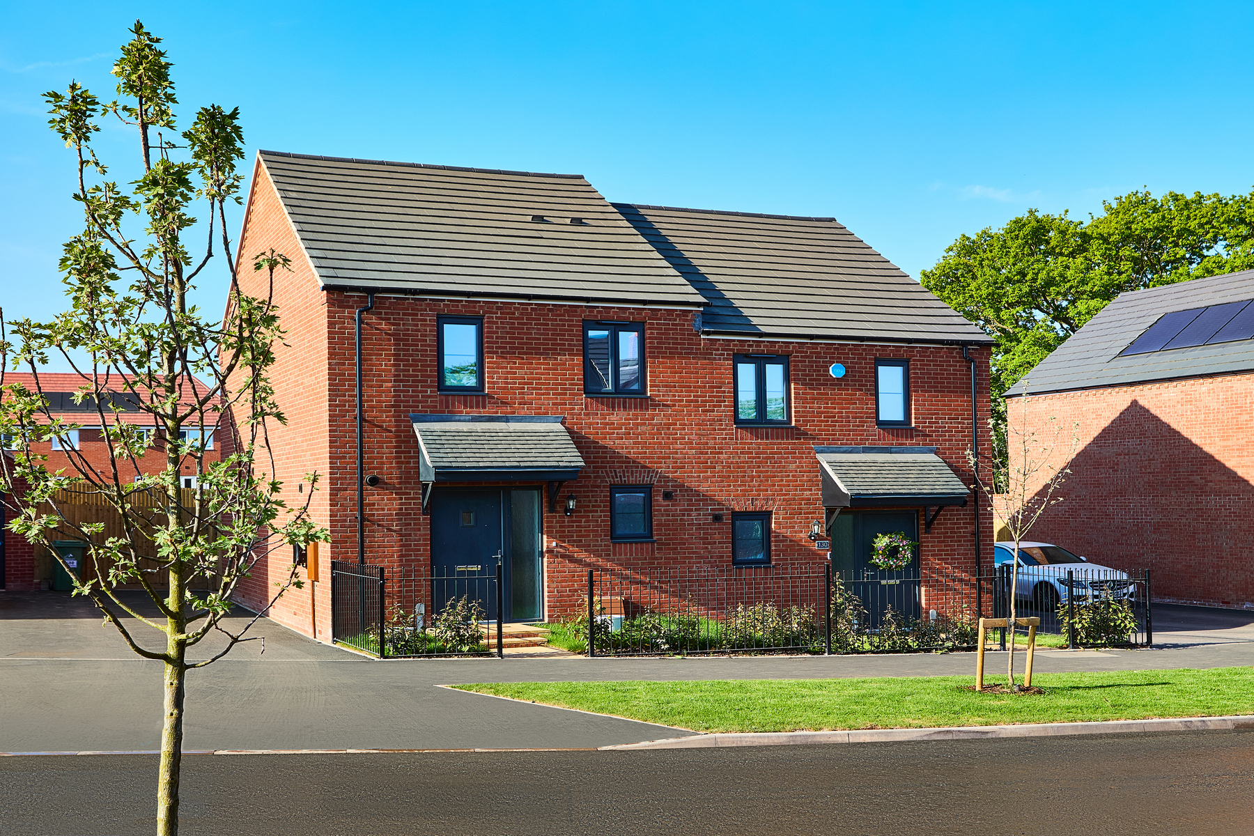 2 bedroom semi-detached with an integrated kitchen - Image 1