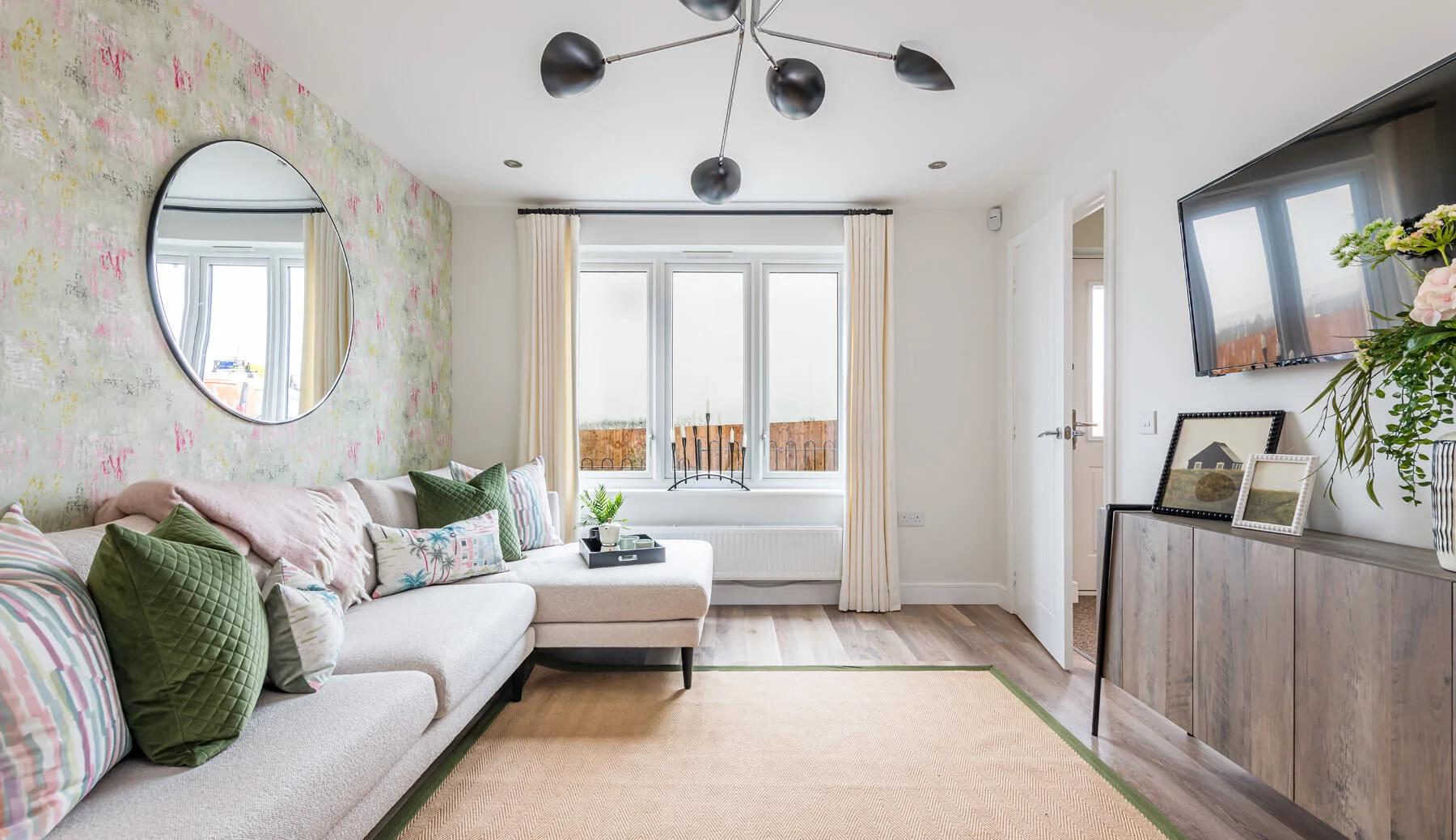3 bedroom semi-detached with fully fitted kitchen worth £2,190 - Image 1