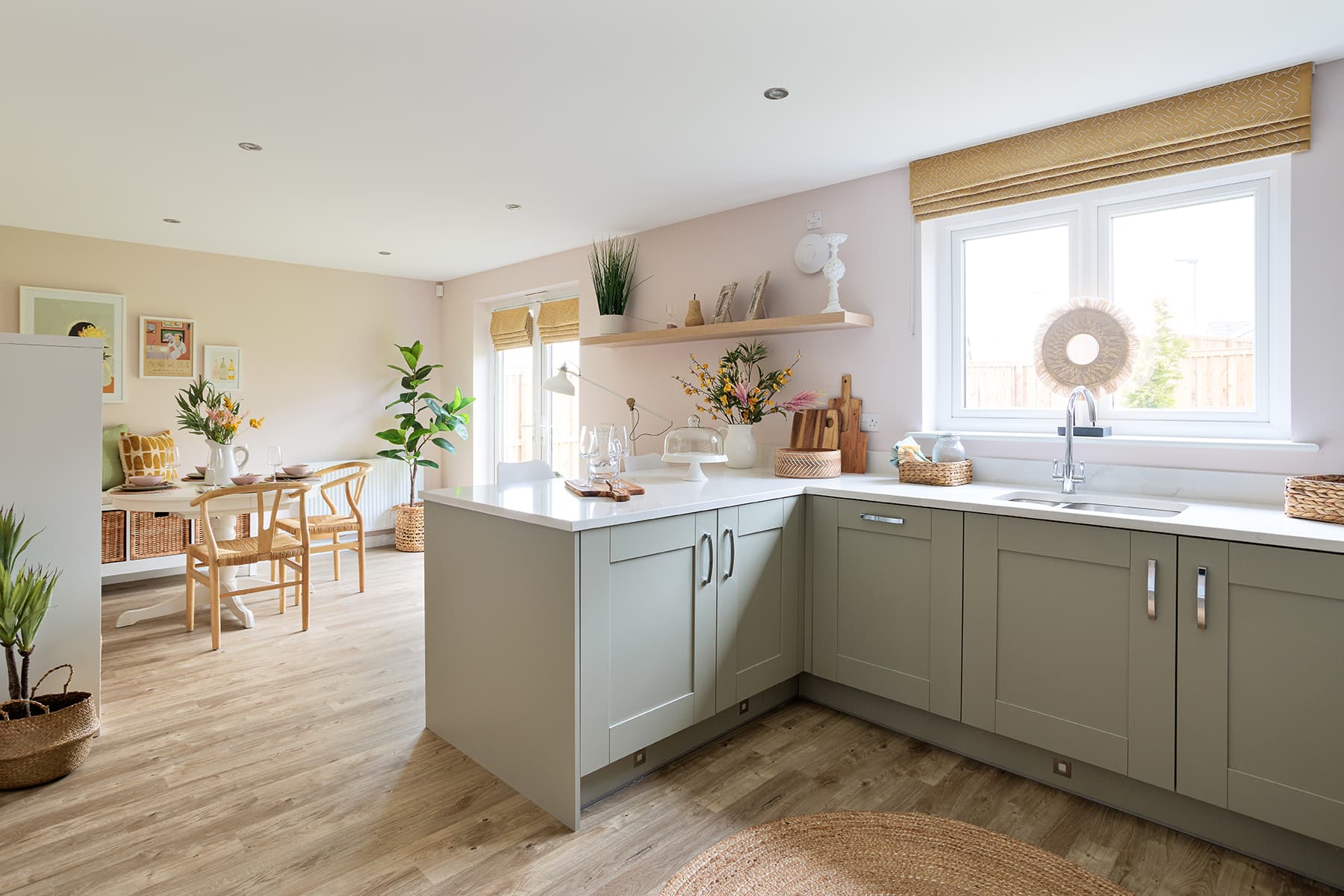 4 bedroom detached with single detached garage - Image 1