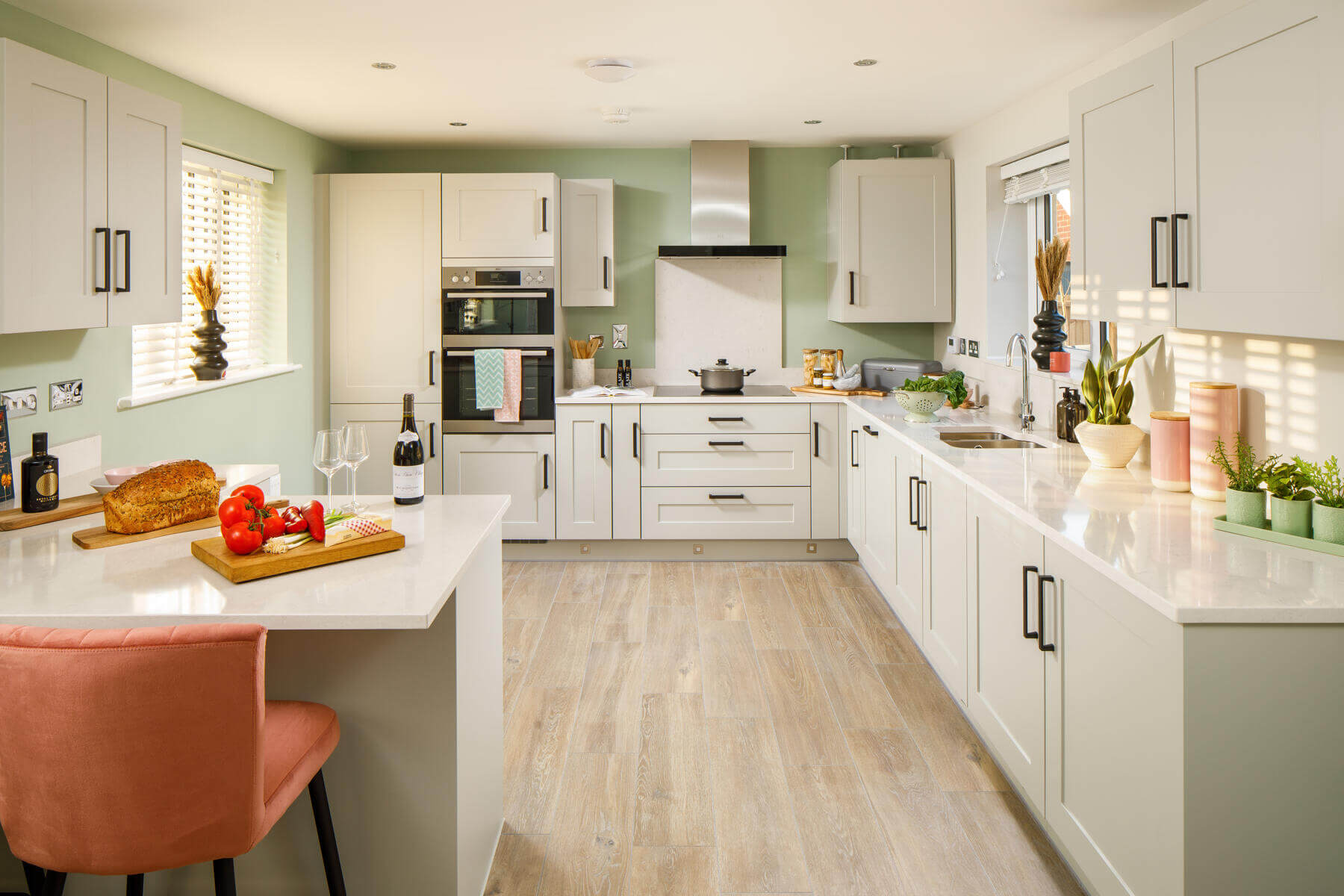 4 bedroom detached with open plan kitchen - Image 1