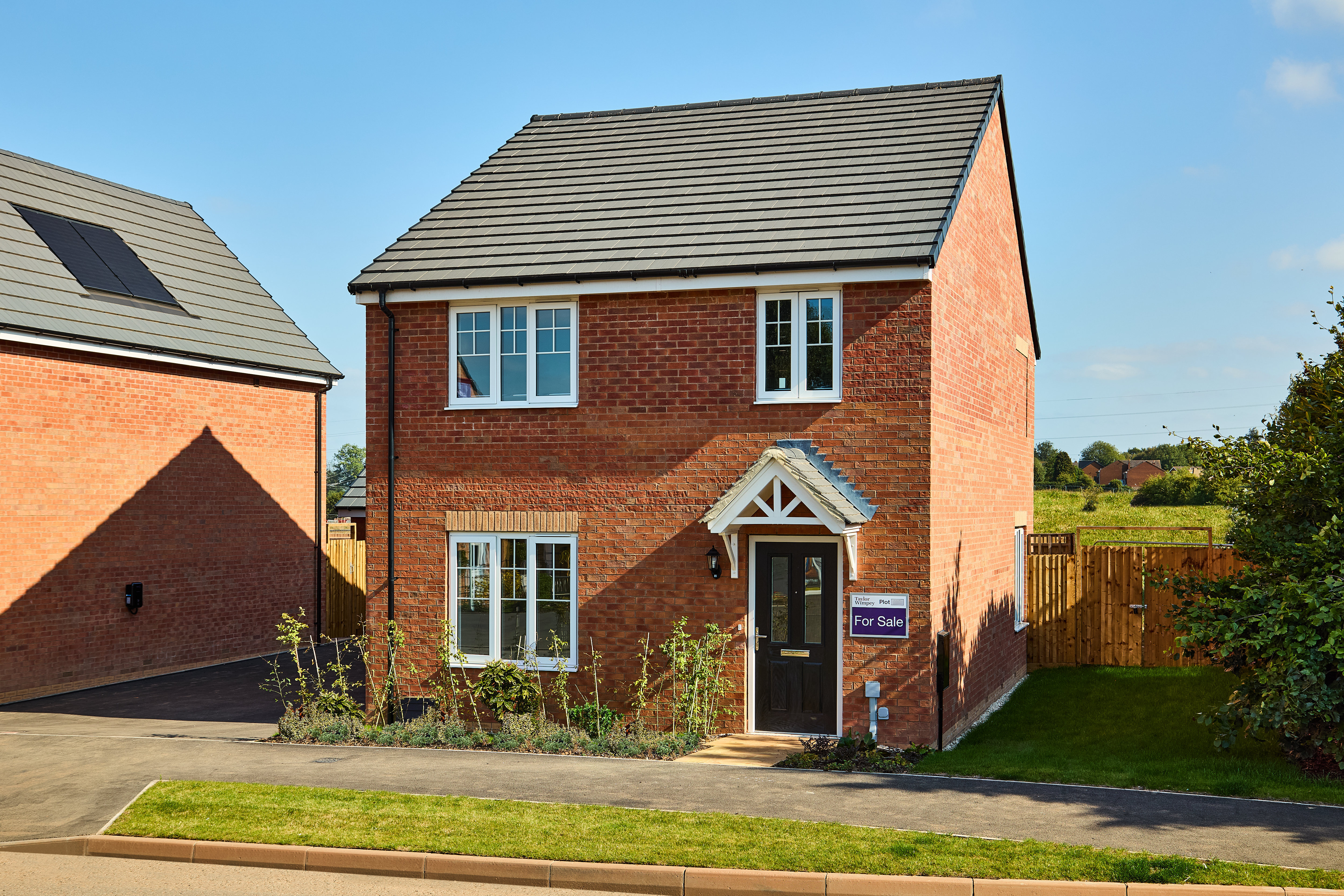 4 bedroom detached with parking for two cars - Image 1
