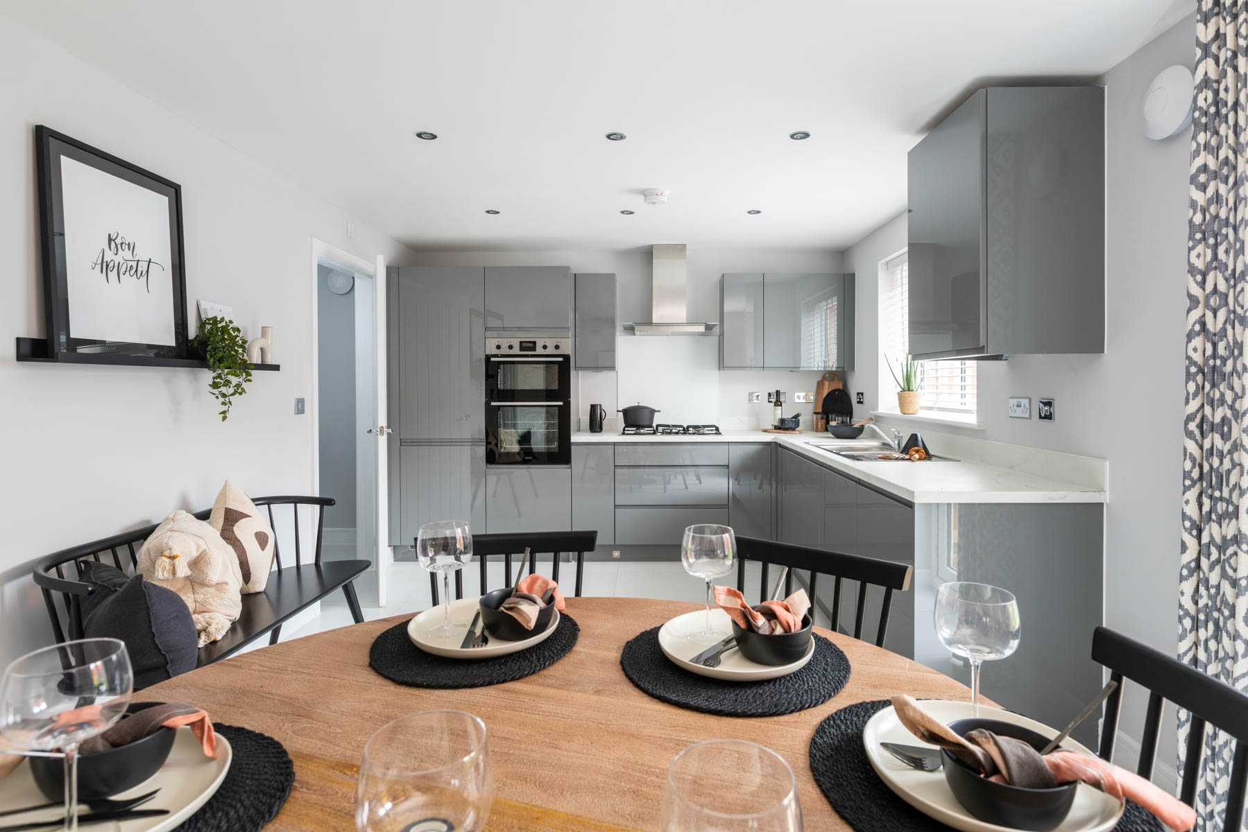 4 bedroom detached with single detached garage - Image 1