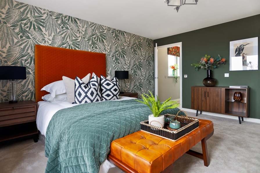 2 bedroom mid terrace with French doors to the rear garden - Image 3