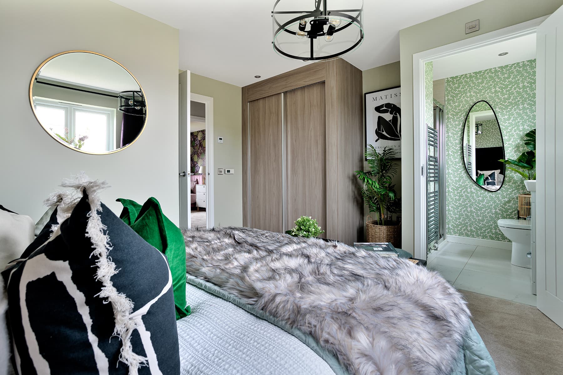 3 bedroom end terrace with en suite to bedroom one - Image 1