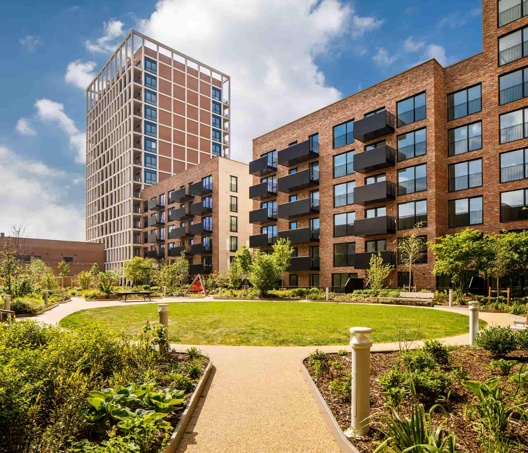 1 bedroom apartment with open plan living - Image 1