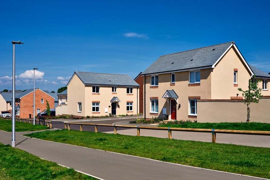 3 bedroom mid terrace with West facing garden - Image 3