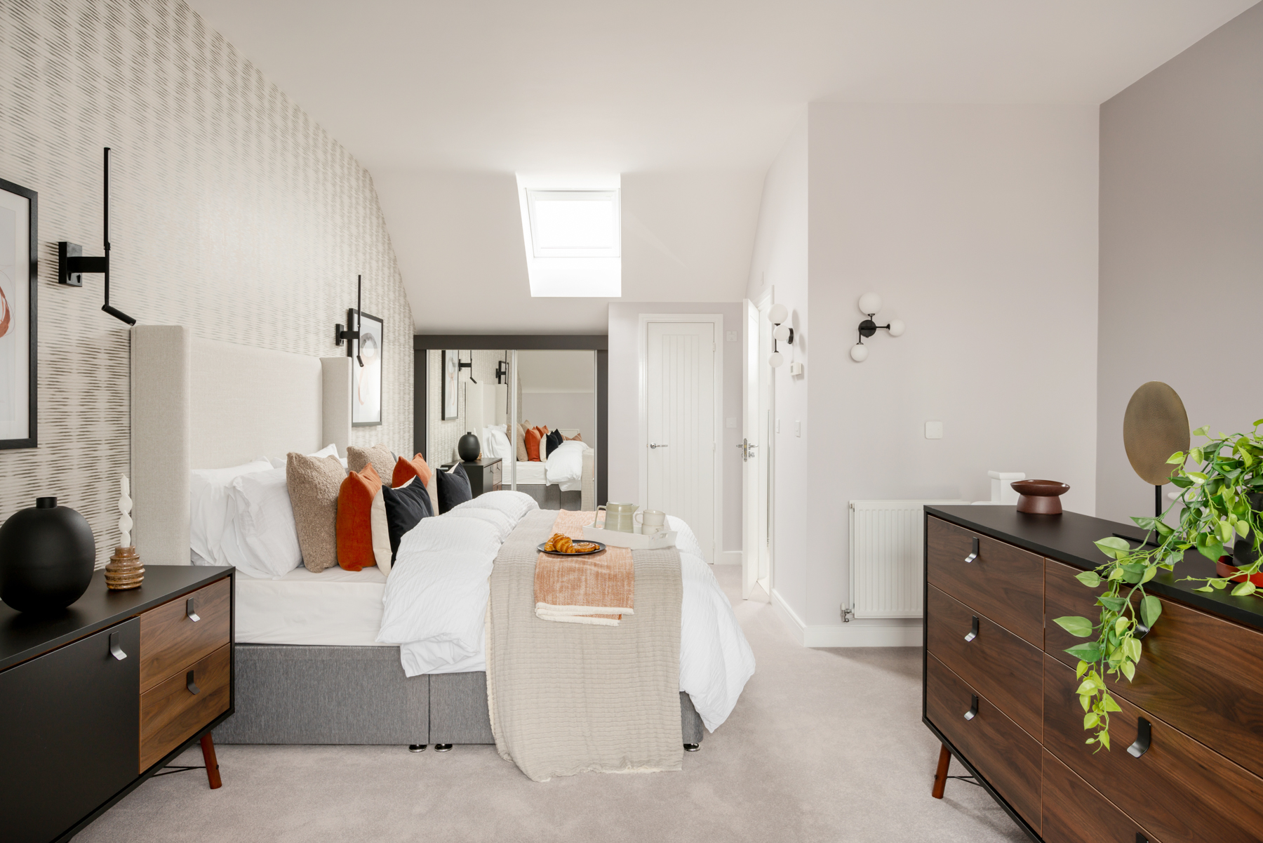 3 bedroom mid terrace with handy utility and w/c - Image 1