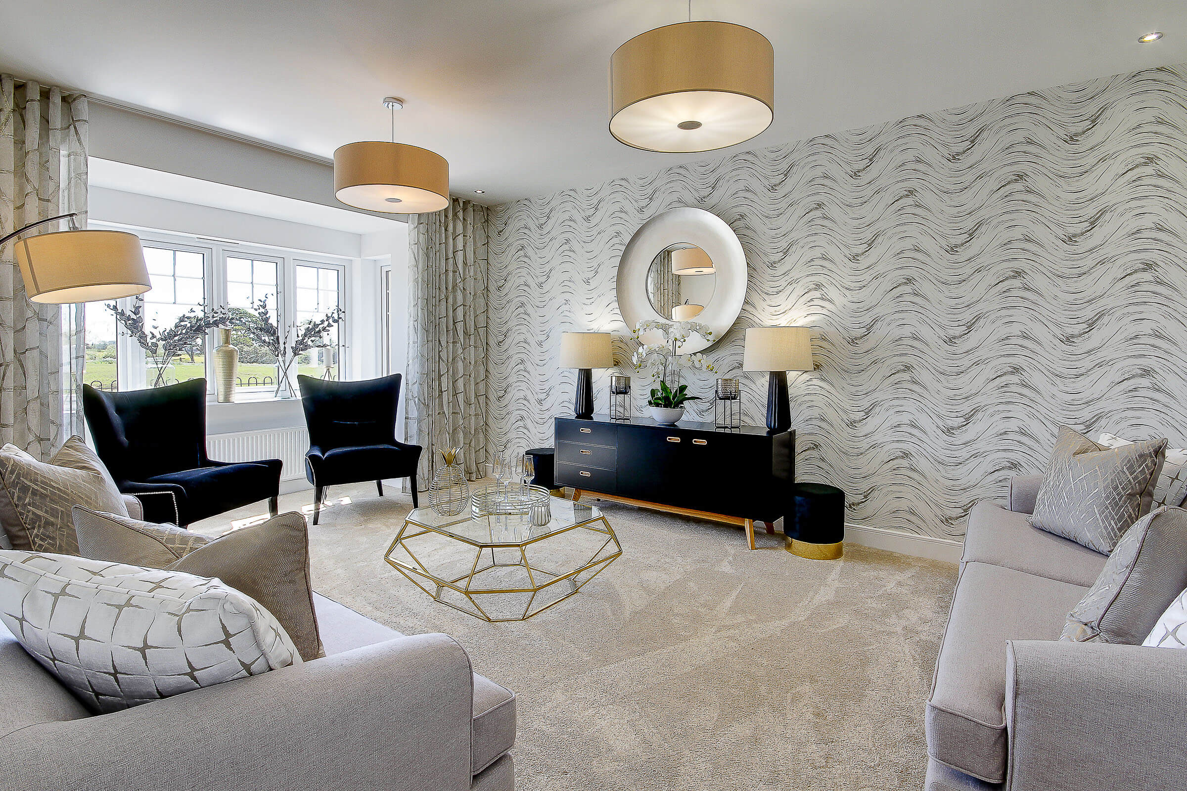 4 bedroom detached with spacious garden room - Image 1