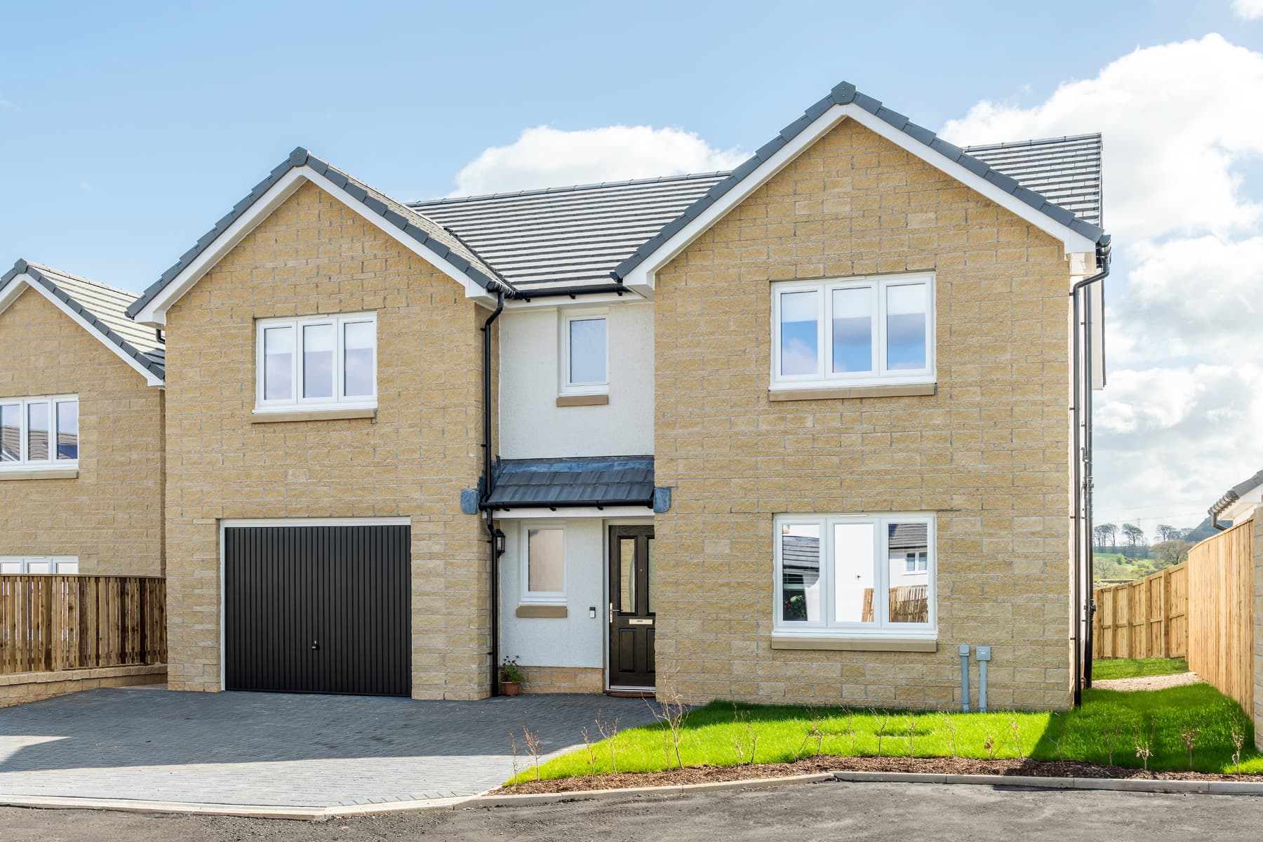 5 bedroom detached with flexible layout - Image 1