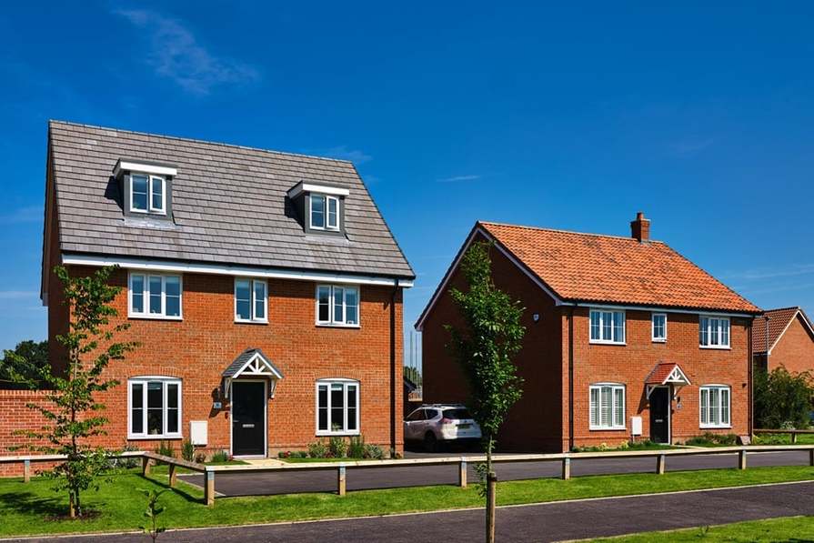 4 bedroom detached with south facing garden - Image 3