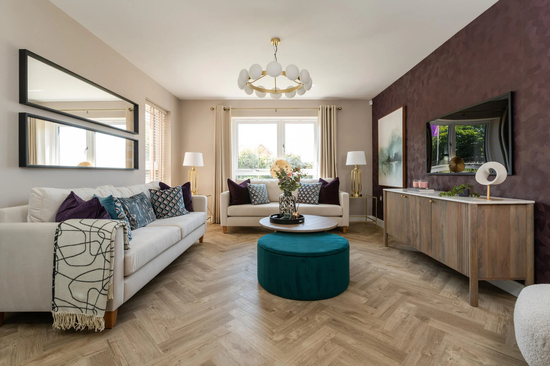 4 bedroom detached with south facing garden - Image 1