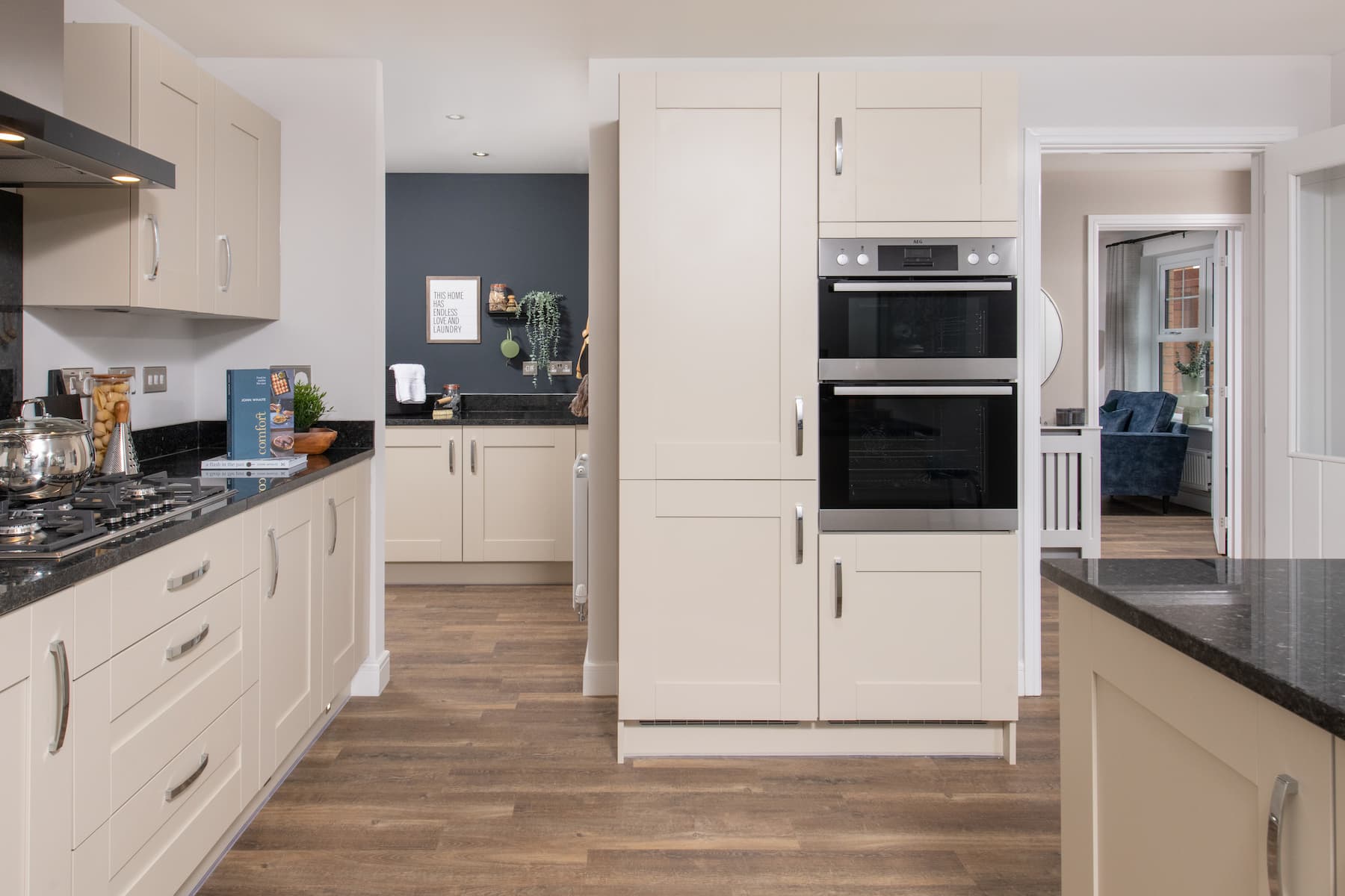 4 bedroom detached with turf and integrated appliances - Image 1