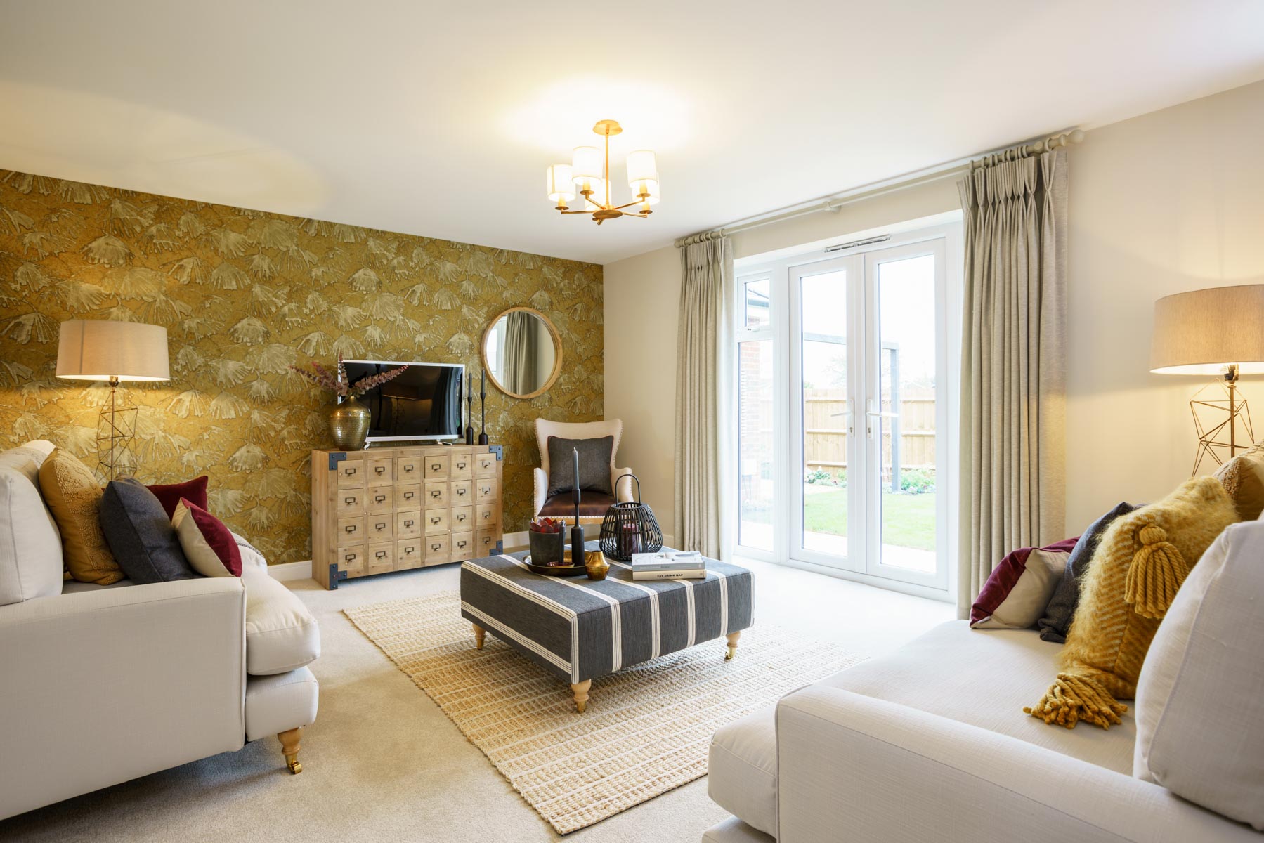 4 bedroom detached with a garage and parking space - Image 1