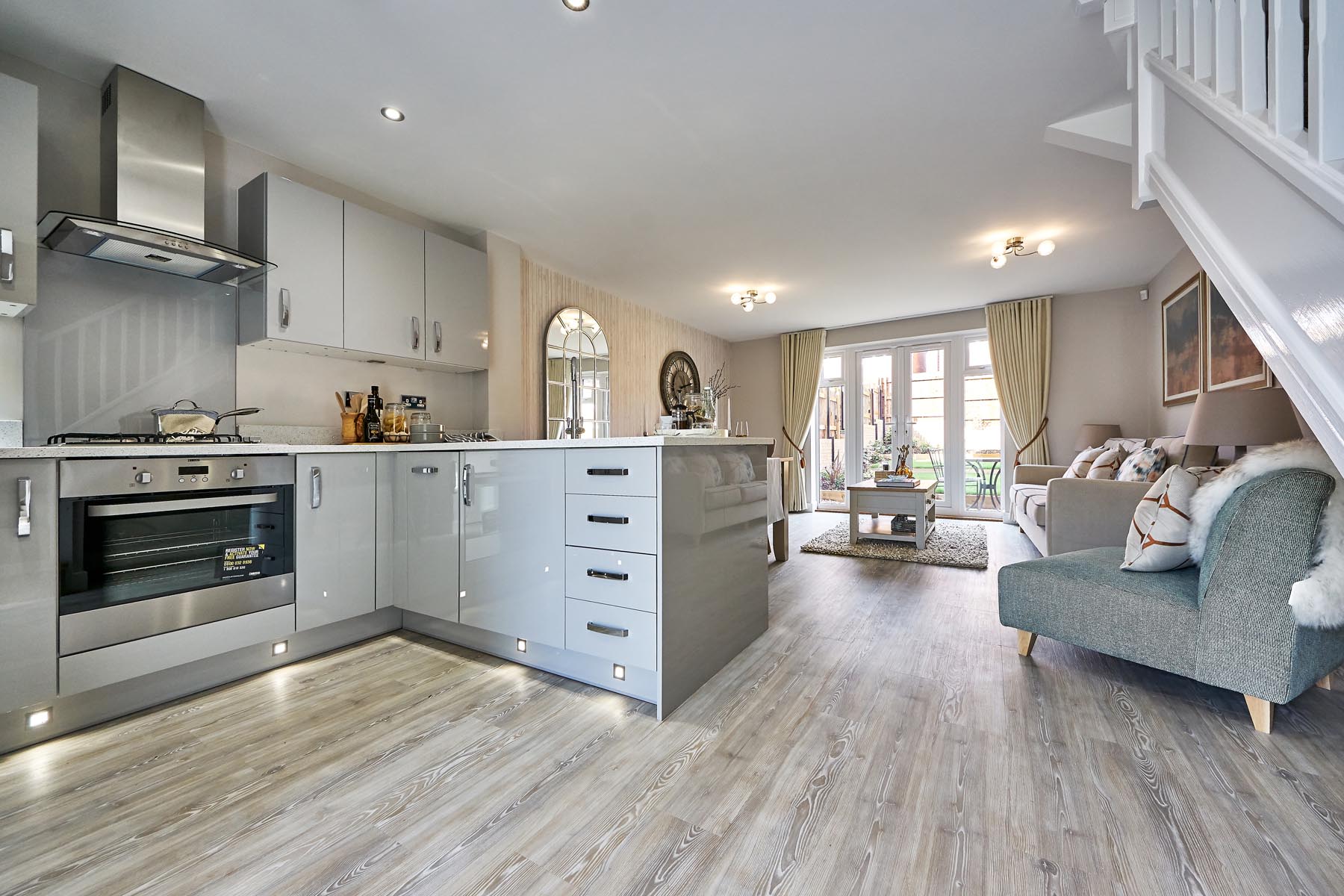 2 bedroom mid terrace with two parking spaces - Image 1