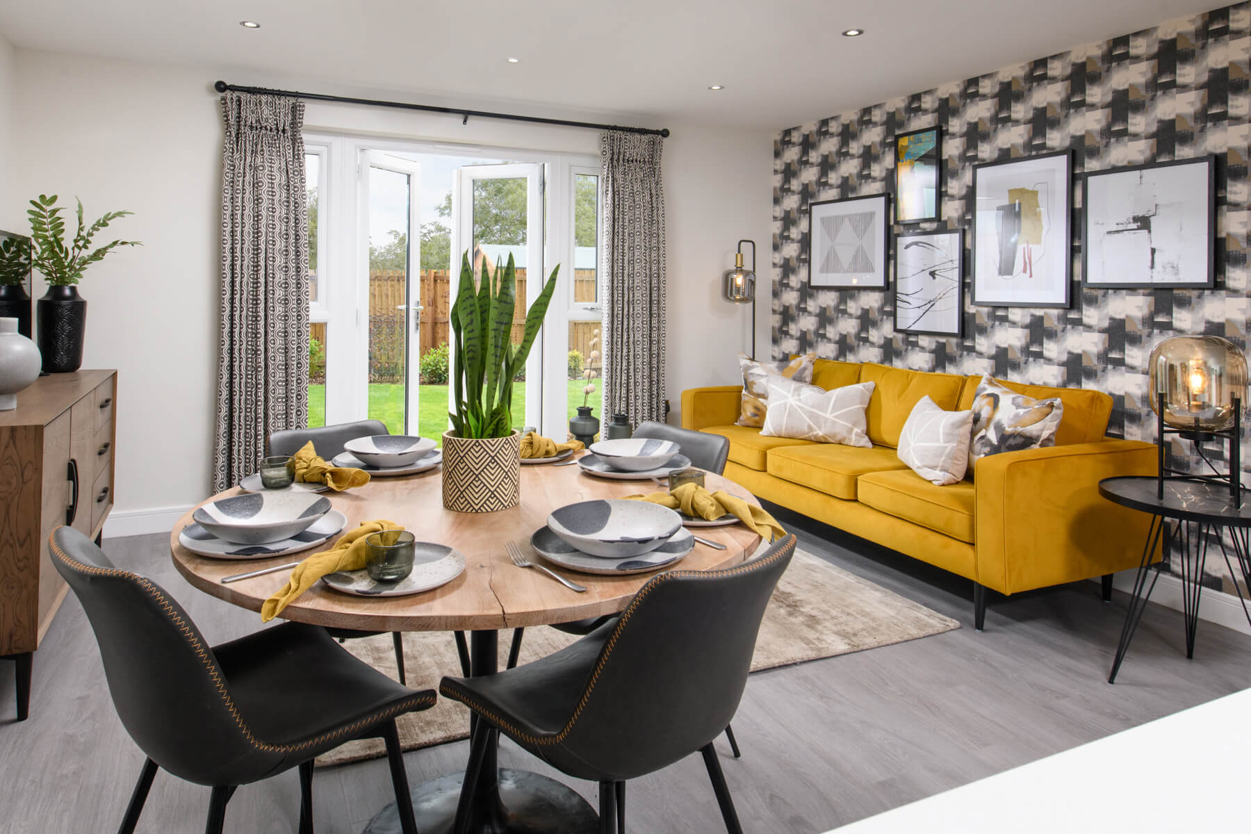 2 bedroom end terrace with double bedrooms - Image 1