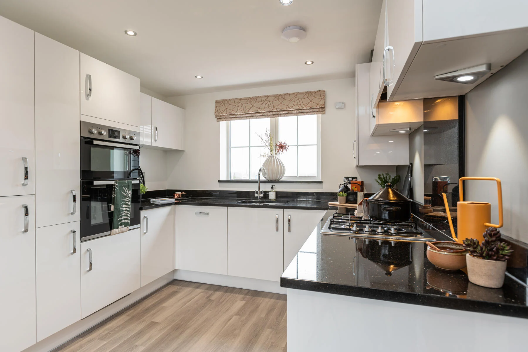 3 bedroom detached with south facing garden - Image 1