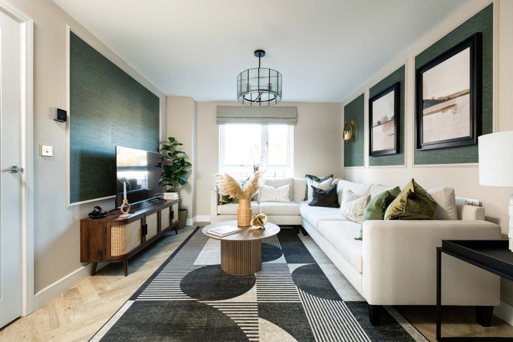 3 bedroom detached with connecting door from the lounge to kitchen - Image 1