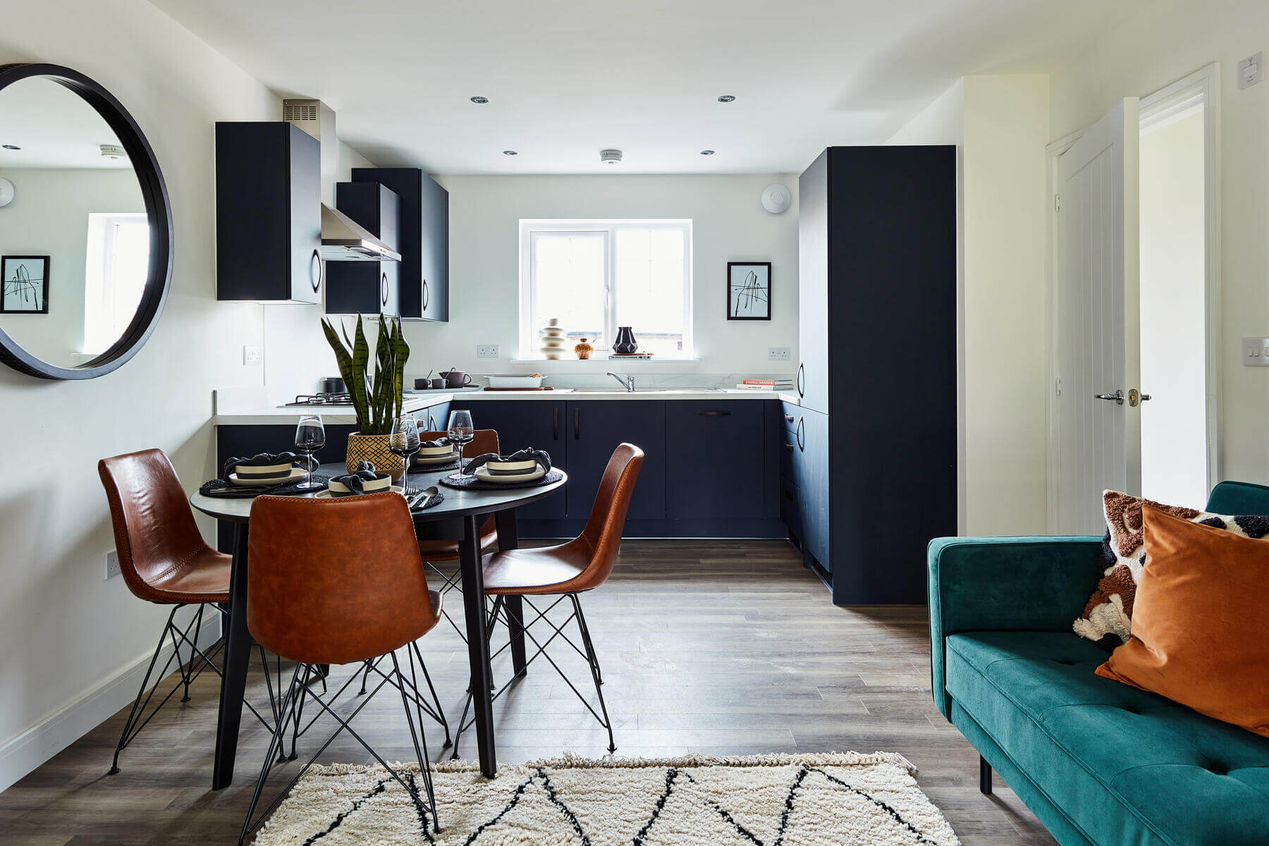 2 bedroom apartment with allocated parking - Image 1