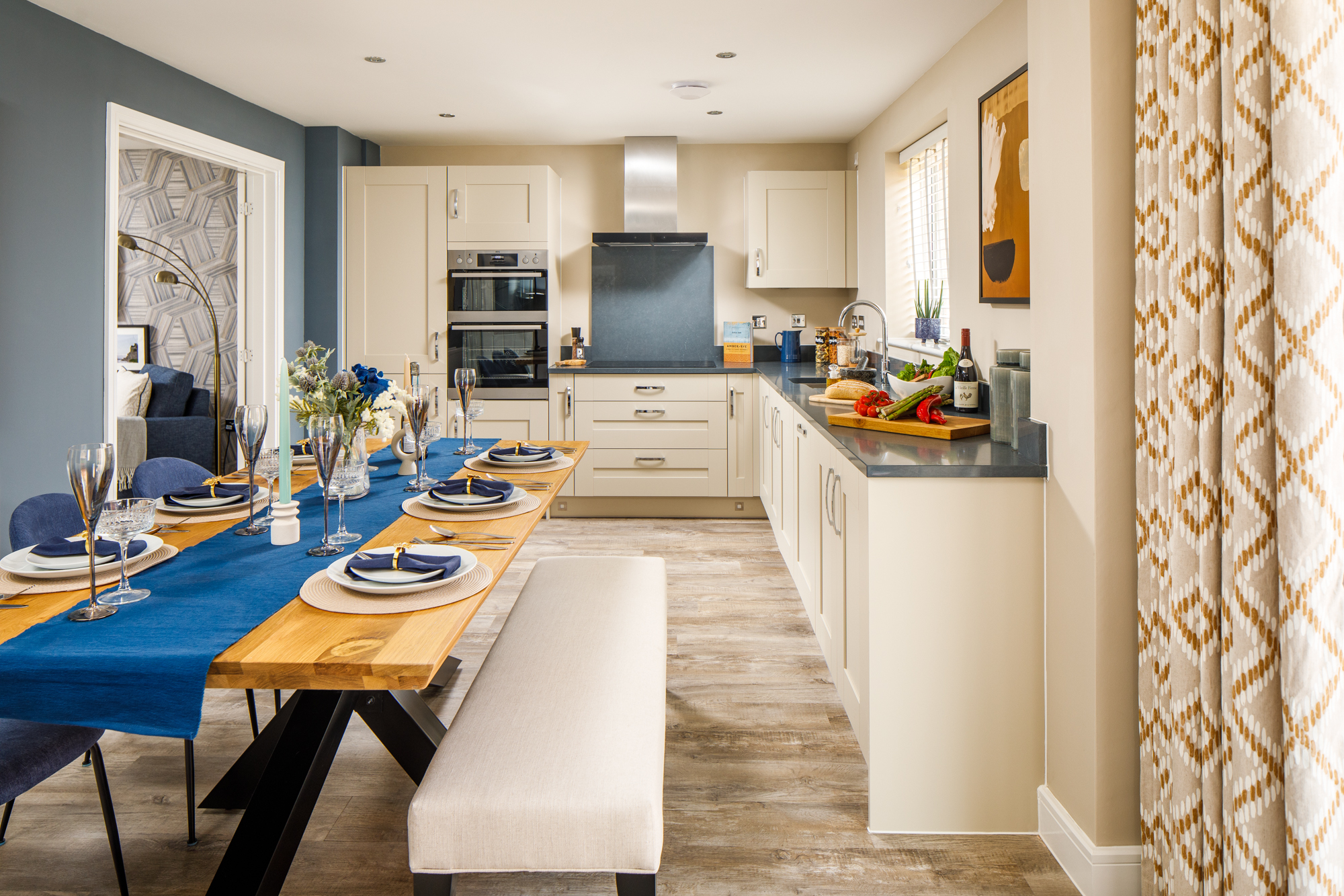 4 bedroom detached with sociable kitchen / diner - Image 1