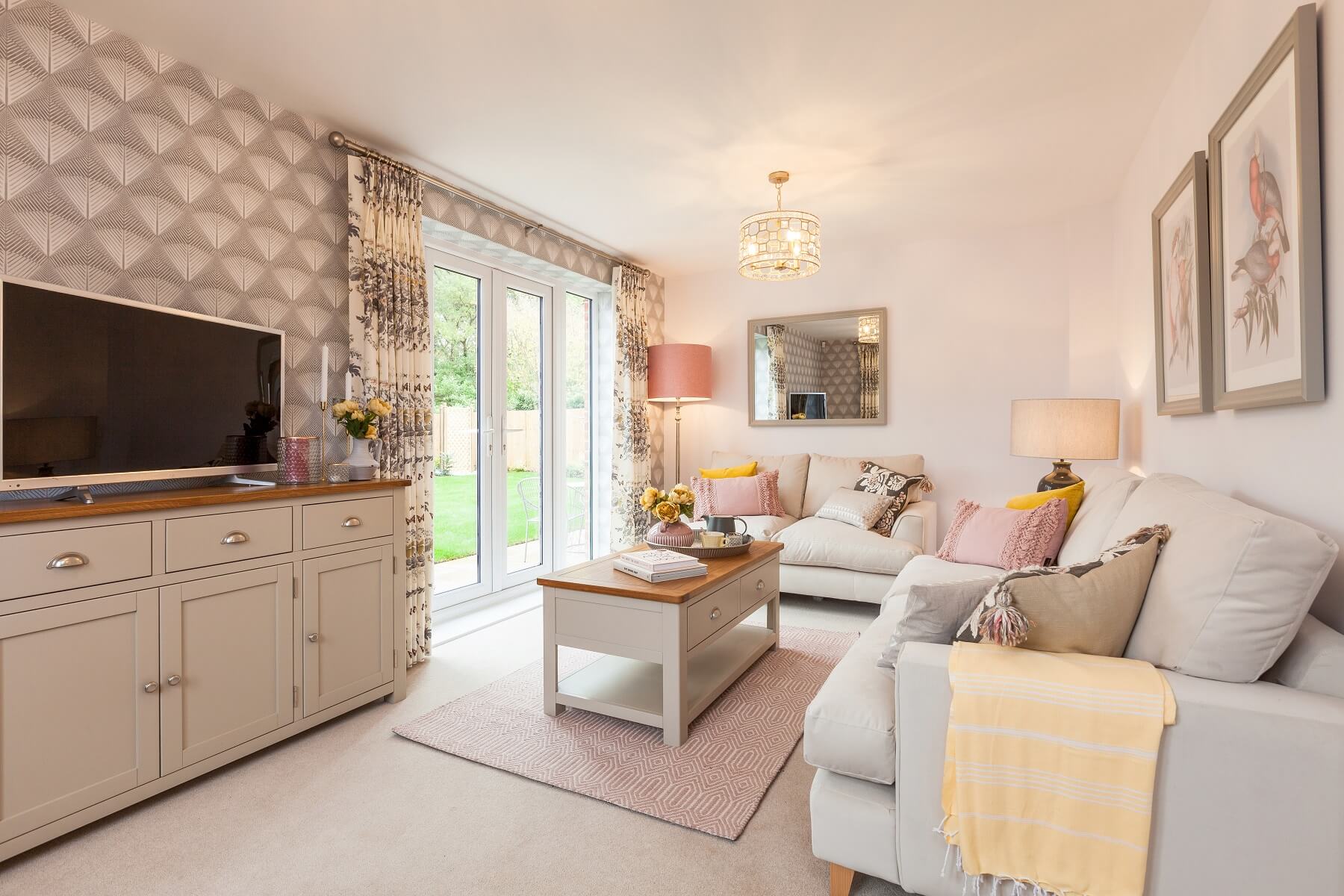 3 bedroom detached with double doors to the garden - Image 1