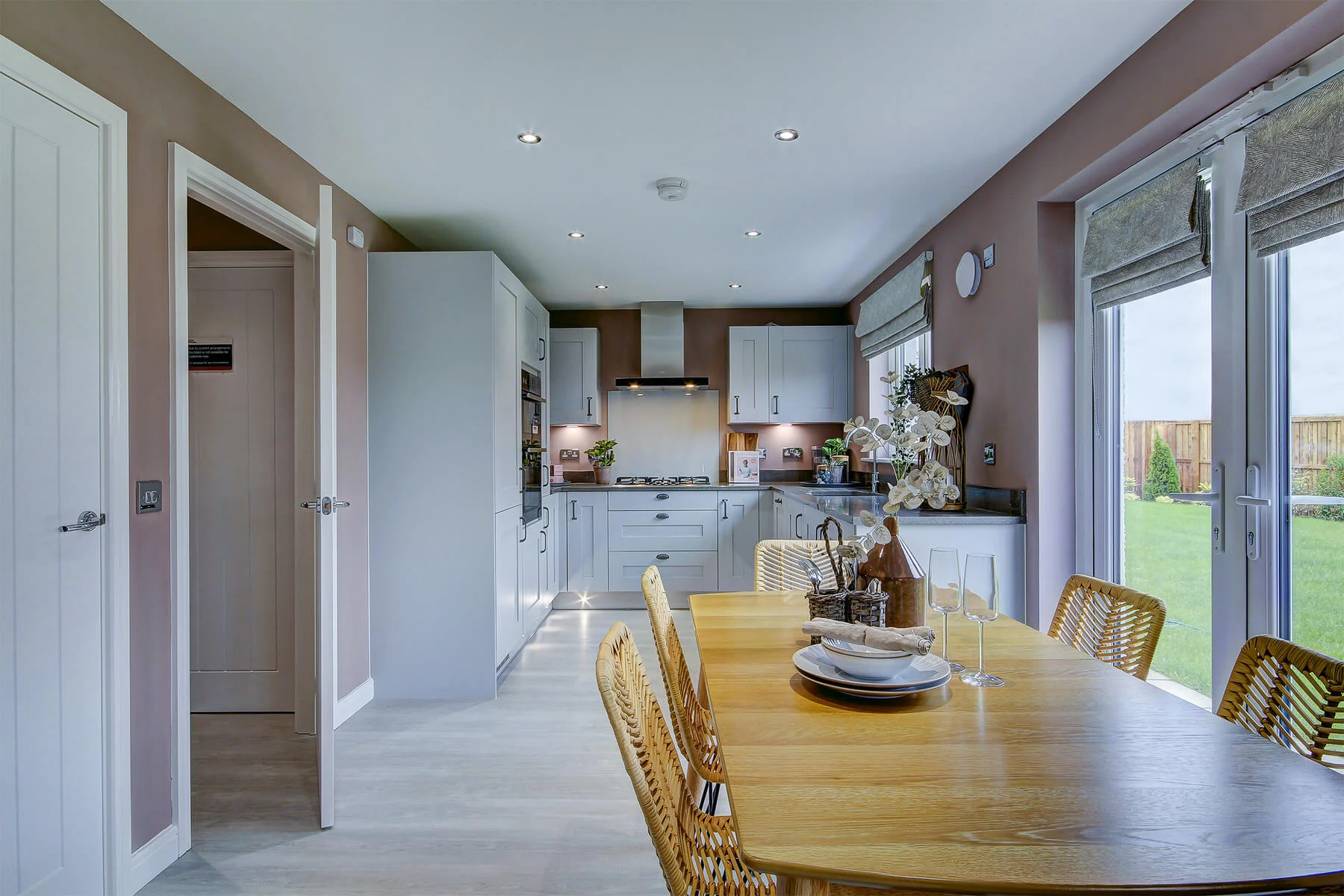 4 bedroom detached with open plan kitchen diner - Image 1