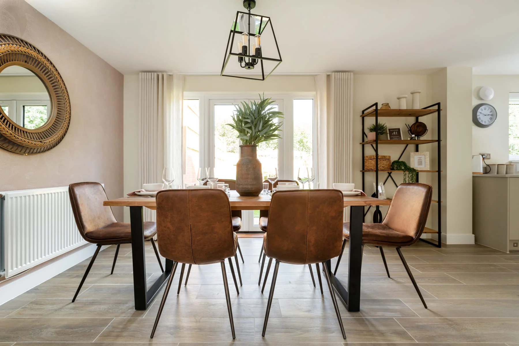 4 bedroom detached with integrated appliances - Image 1