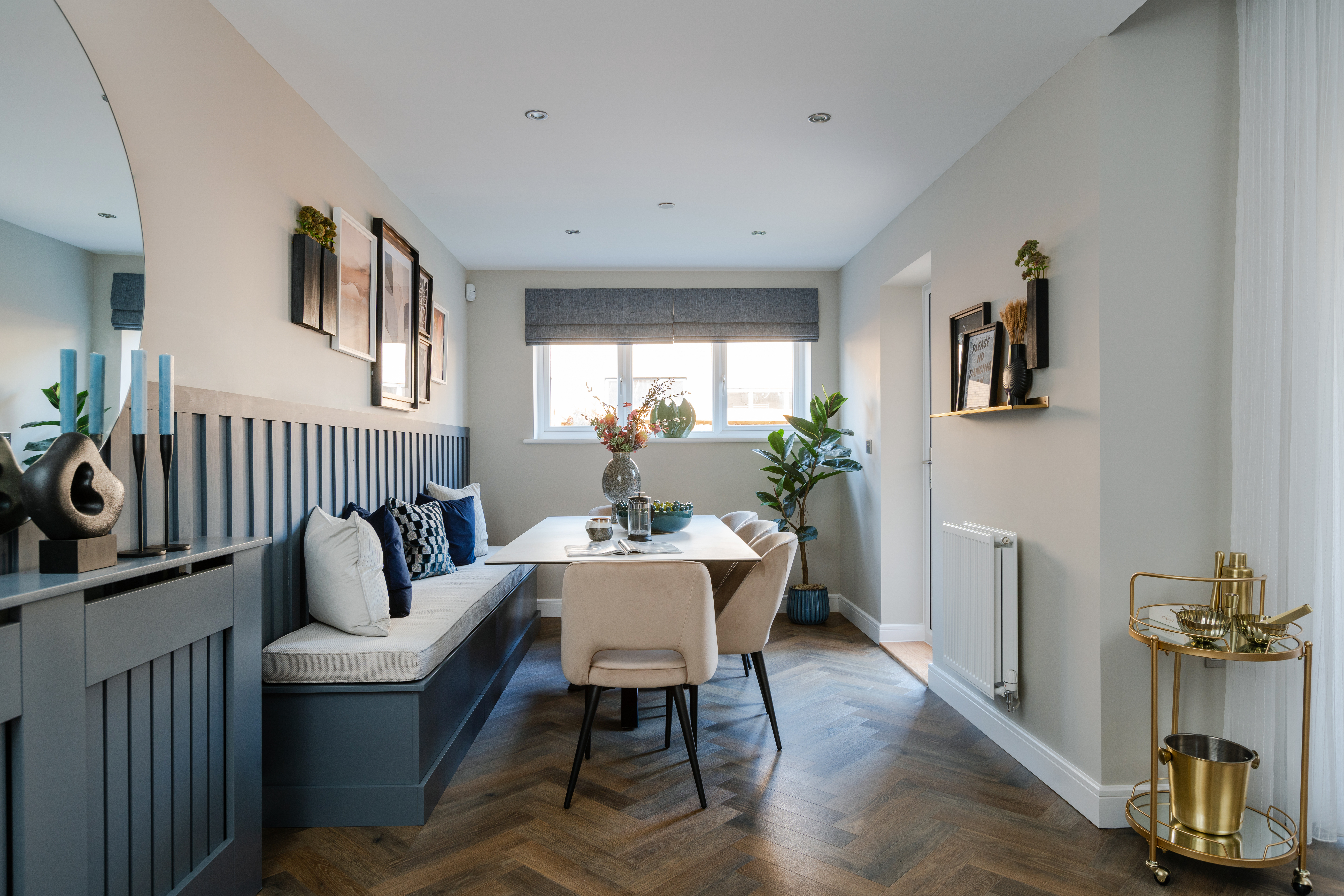 5 bedroom townhouse with bi-fold doors leading to tranquil garden - Image 1