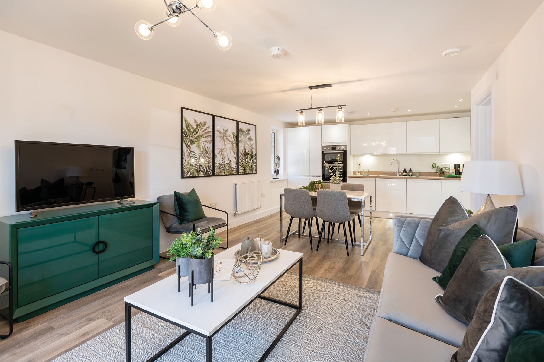 1 bedroom apartment with integrated kitchen and allocated parking - last apartment - Image 1