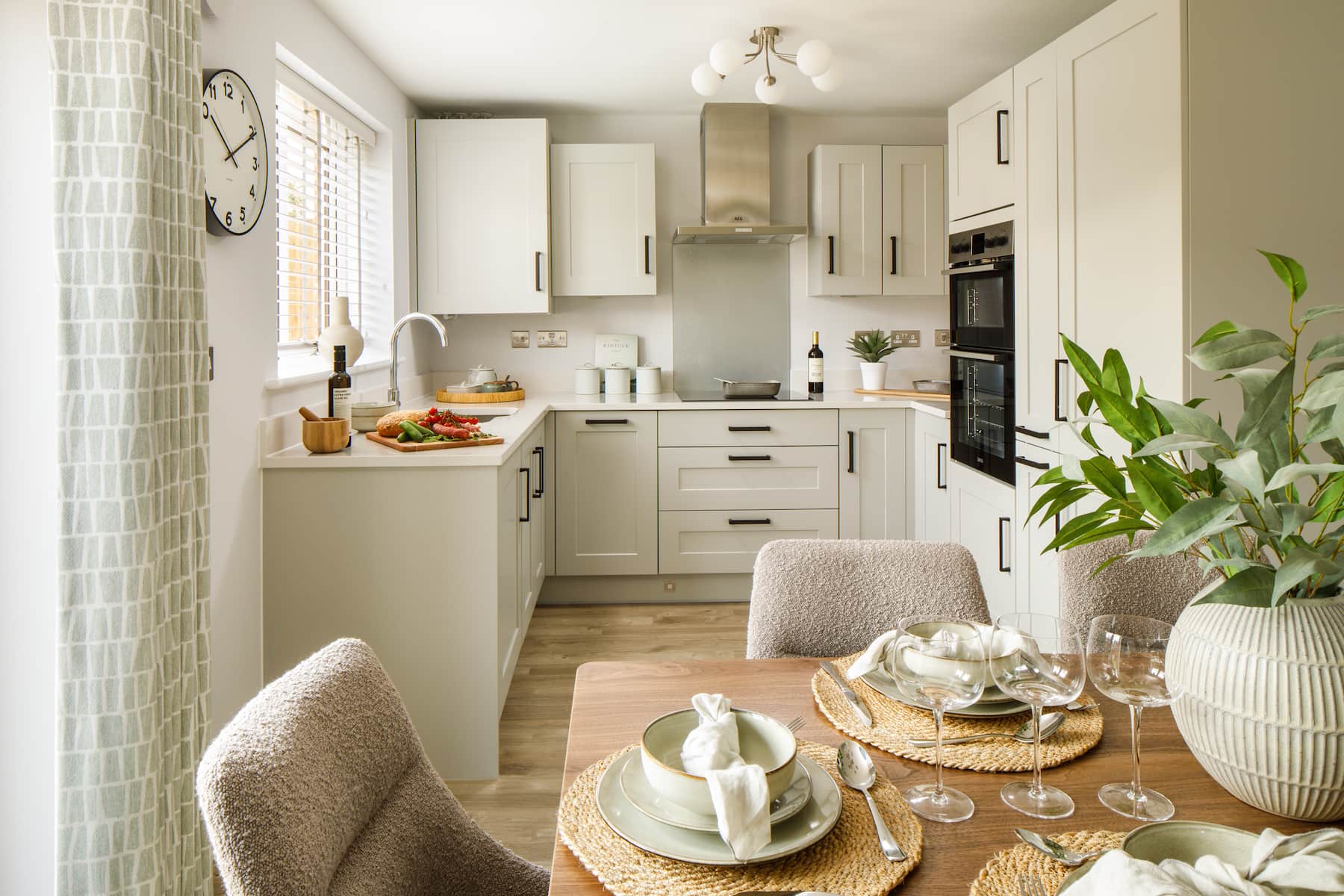 3 bedroom semi-detached with a secluded garden  - Image 1