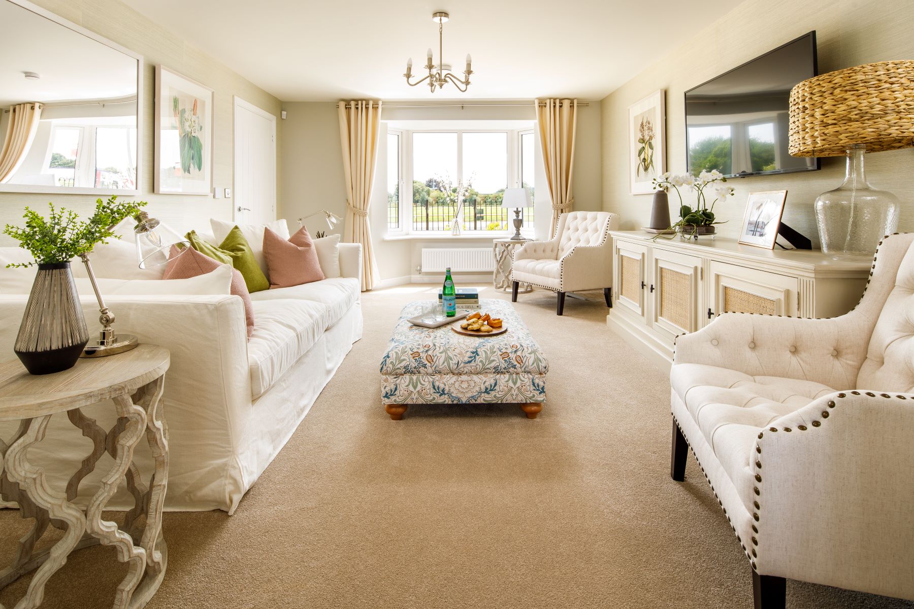 4 bedroom detached with a green outlook - Image 1