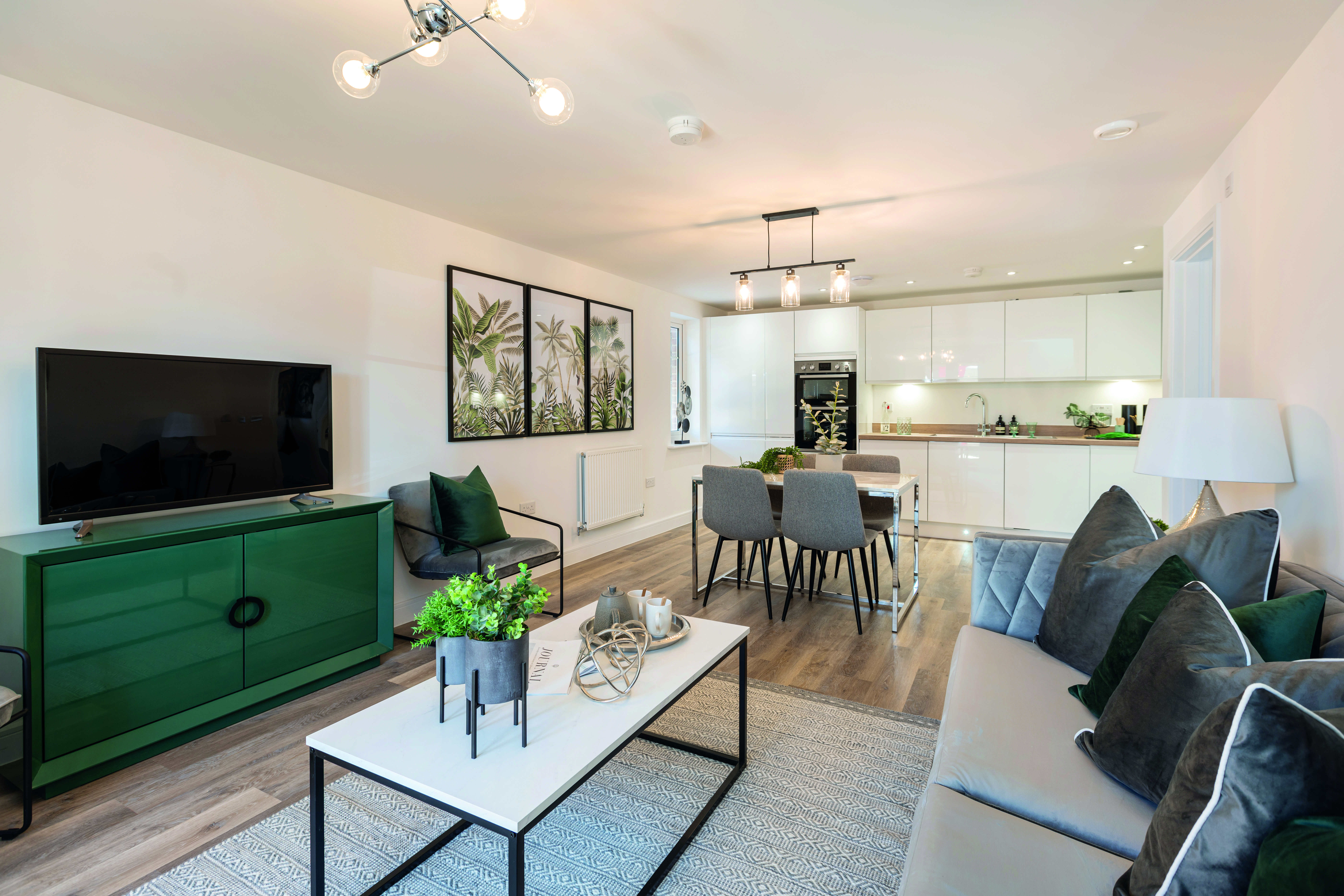 2 bedroom apartment with open plan kitchen/living - Image 1