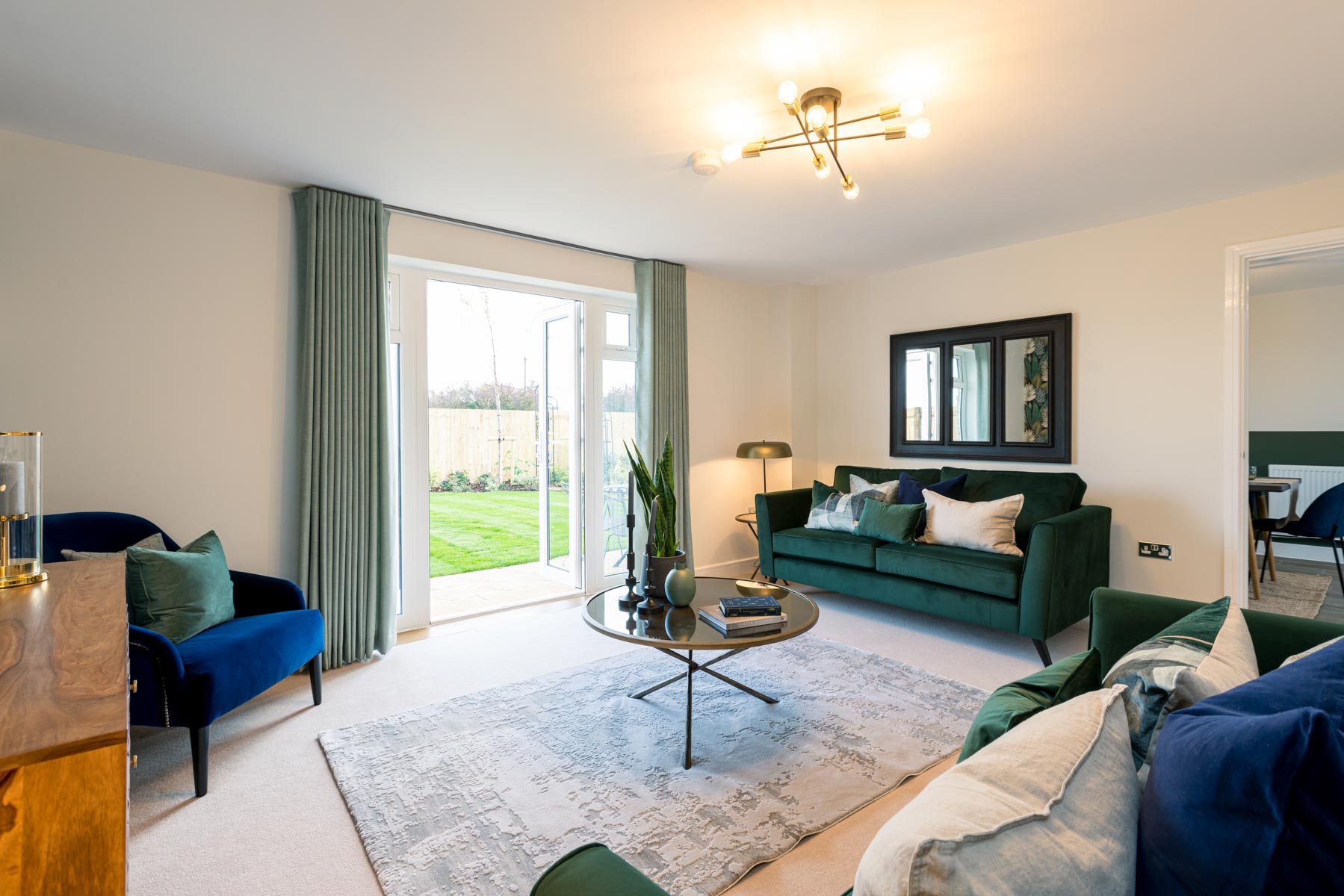 4 bedroom detached with single garage & driveway parking - Image 1