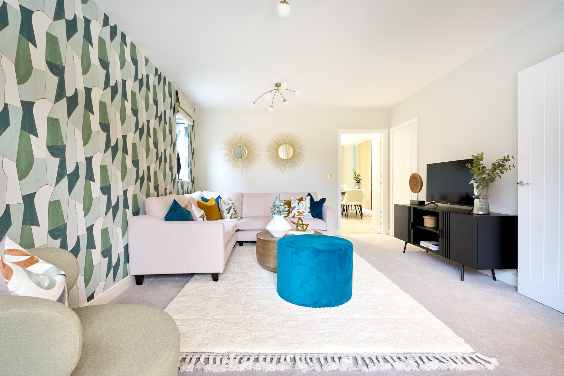3 bedroom mid terrace with spacious layouts - Image 1