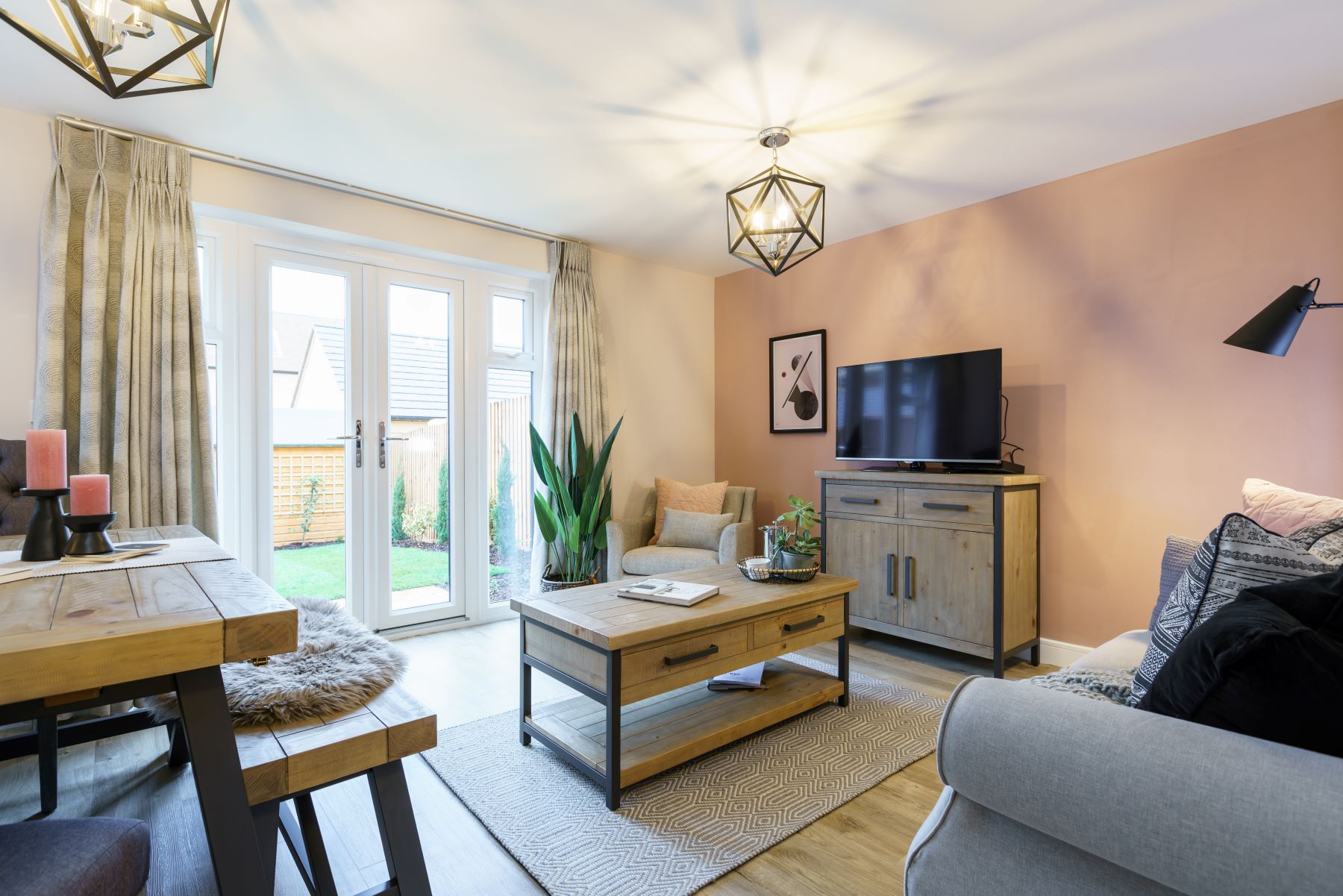 3 bedroom end terrace with double doors to the garden - Image 1