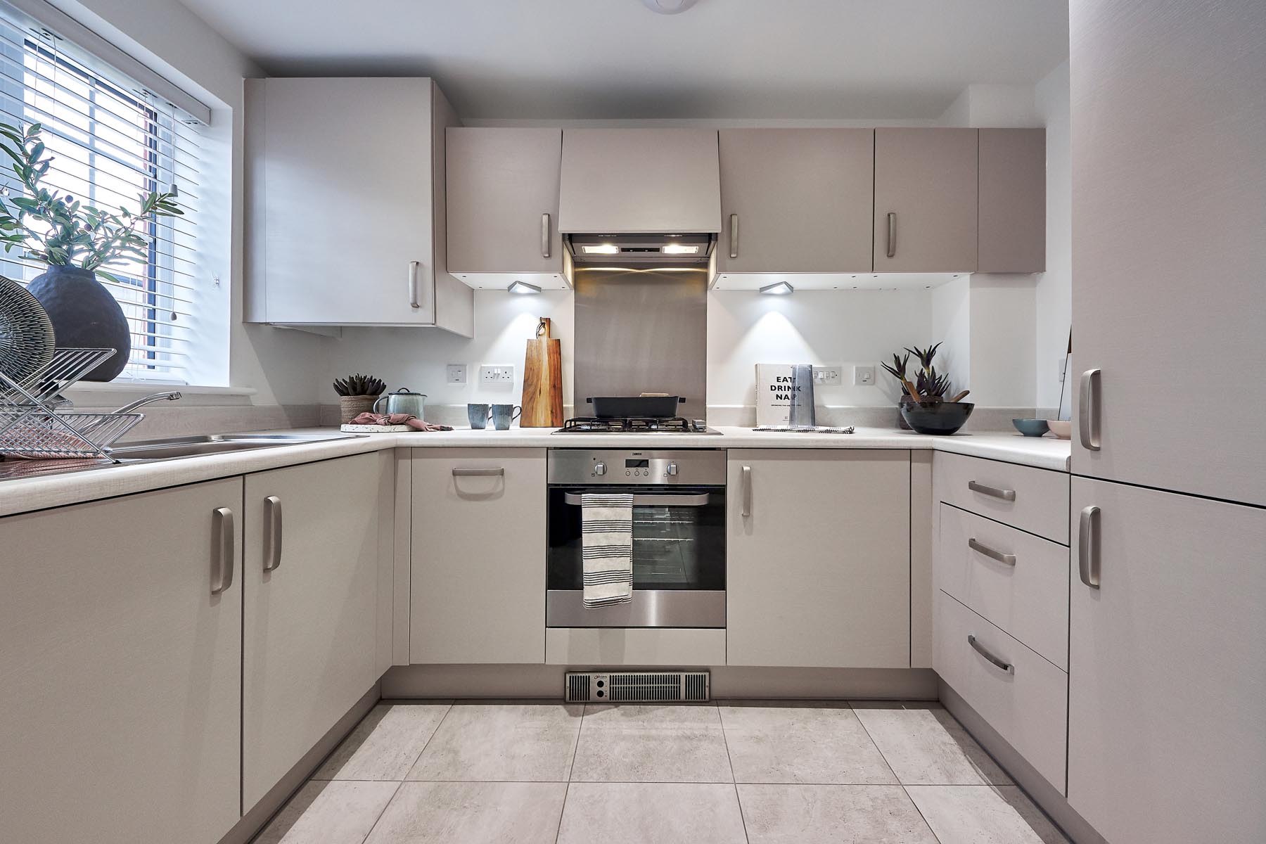 2 bedroom end terrace with en suite - Image 1