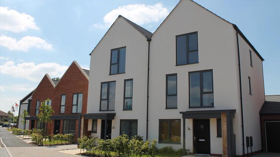 Manor Kingsway - Thumbnail 1