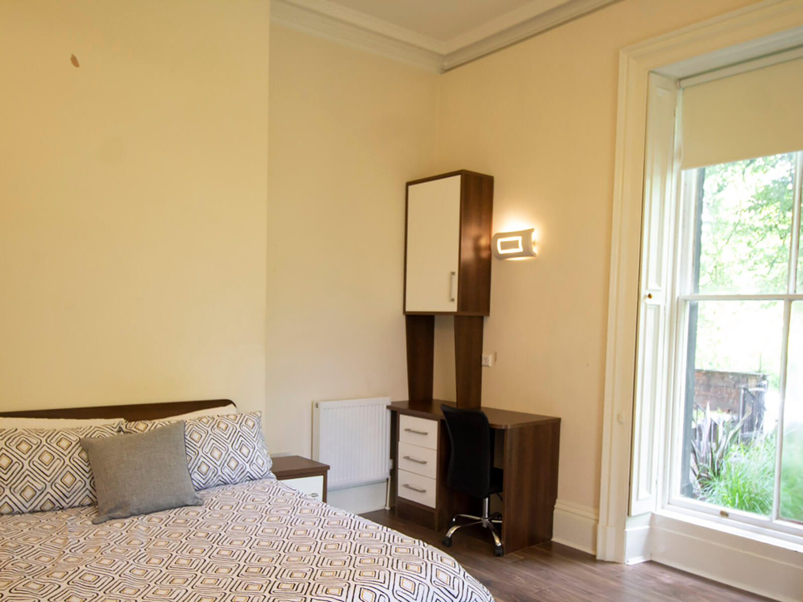 Clarendon House in Leeds - bedroom (image 3 of 5)